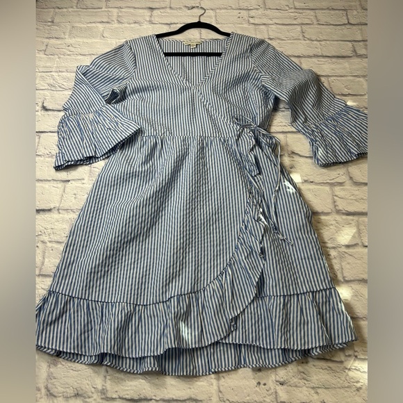 Preppy American Eagle Outfitters Blue and White Seersucker Wrap Dress. Academia - Picture 4 of 11